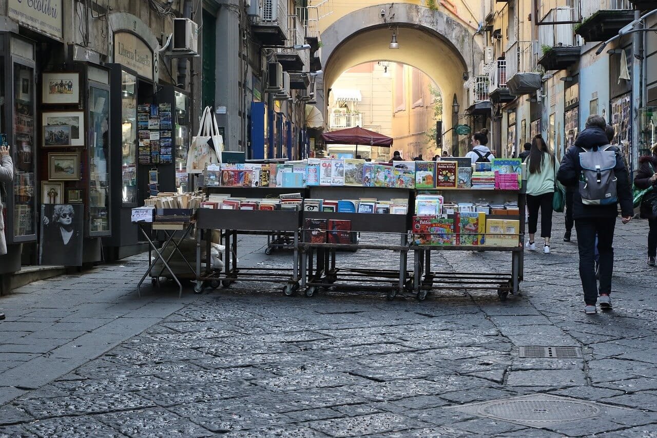 Outdoor book sales in Italy.